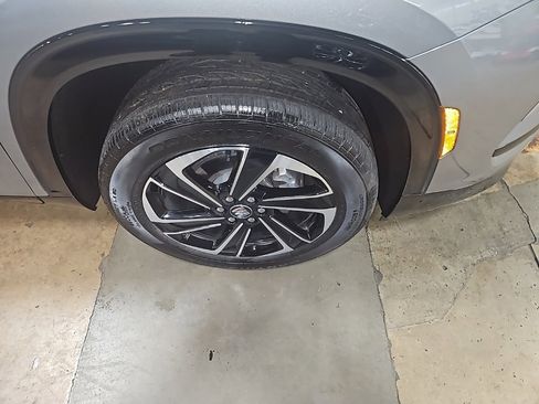 Used 2025 Buick Enclave Sport Touring image 34