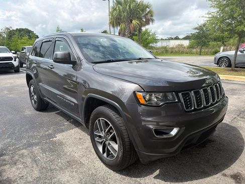 Used 2019 Jeep Grand Cherokee Laredo w/ Laredo X Package AWD/4WD image 2