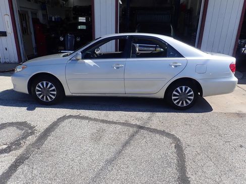 Used 2005 Toyota Camry SE image 15