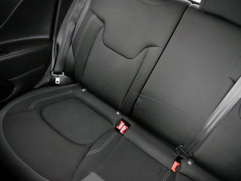 Used 2023 Jeep Renegade Altitude w/ Convenience Group I image 12