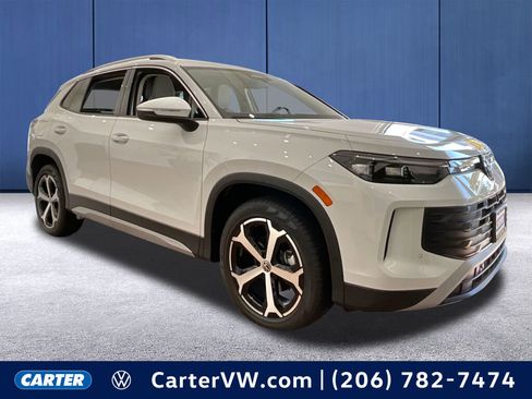 New 2025 Volkswagen Tiguan SE image 1