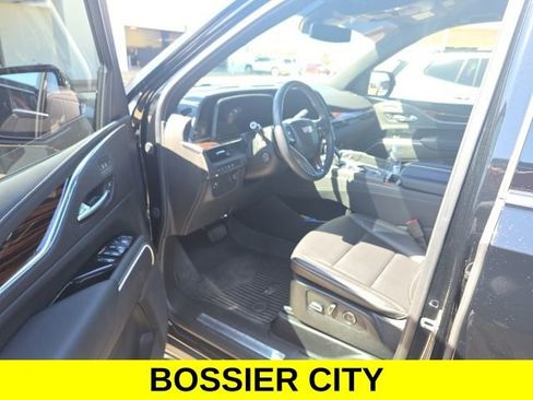 Certified 2024 Cadillac Escalade Luxury AWD/4WD image 9