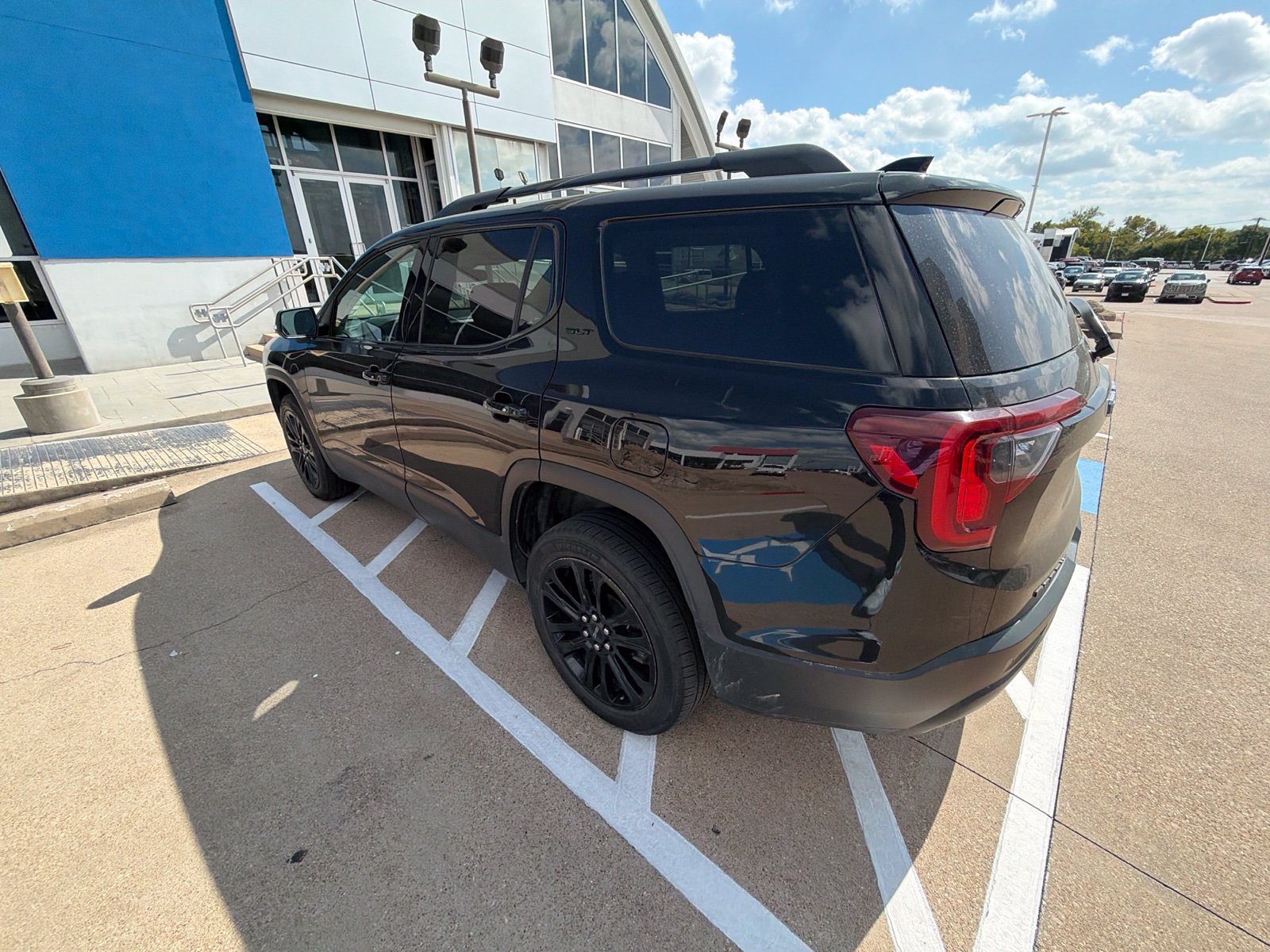 Used 2023 GMC Acadia SLT w/ Elevation Edition FWD image 16