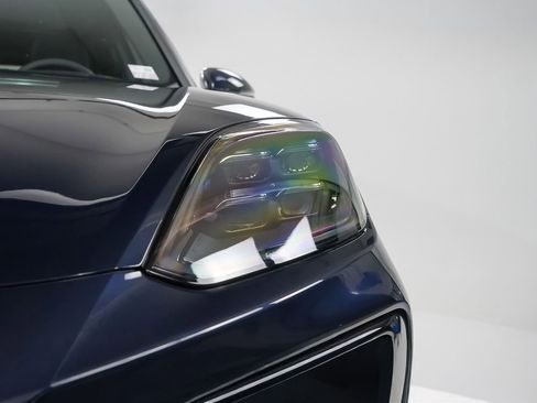 Certified 2025 Porsche Cayenne image 6