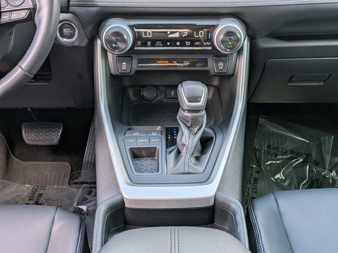 Used 2020 Toyota RAV4 XLE Premium FWD image 21