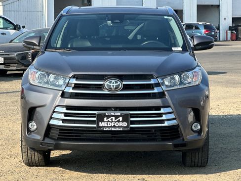 Used 2019 Toyota Highlander Limited Platinum AWD/4WD image 10