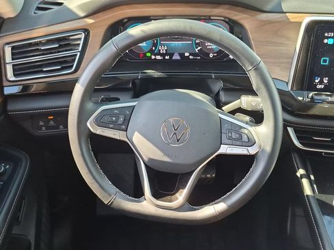Used 2025 Volkswagen Atlas SE FWD image 23