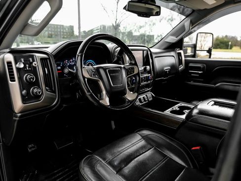 Used 2018 GMC Sierra 3500 Denali w/ Duramax Plus Package image 3