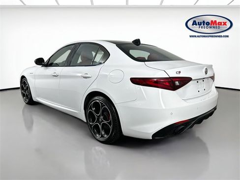 Used 2022 Alfa Romeo Giulia Veloce image 6