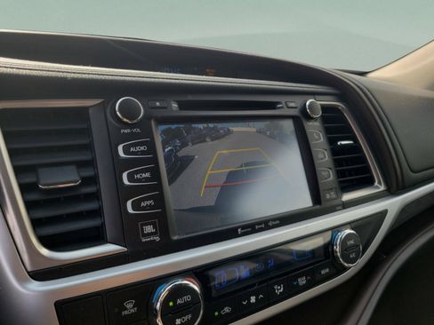Used 2018 Toyota Highlander Limited FWD image 13