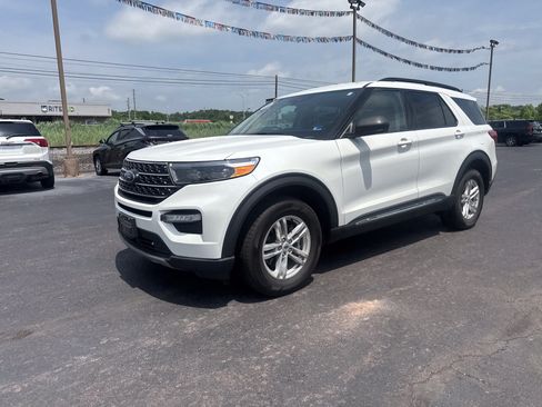 Used 2023 Ford Explorer XLT w/ Equipment Group 202A AWD/4WD image 8