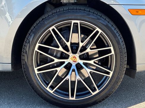 Used 2025 Porsche Macan AWD/4WD image 42