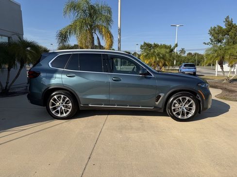 Used 2025 BMW X5 xDrive50e image 3