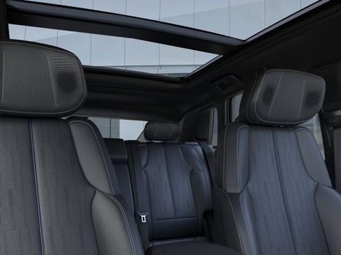 New 2025 Cadillac Lyriq Luxury AWD/4WD image 24