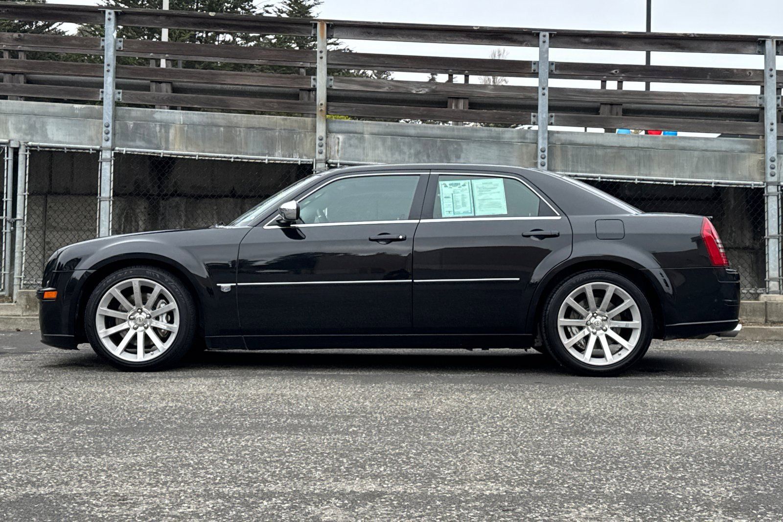 Used 2007 Chrysler 300 SRT8 w/ SRT Option Group II RWD image 9