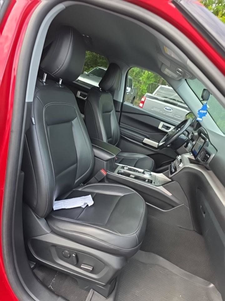Used 2023 Ford Explorer XLT w/ Equipment Group 202A AWD/4WD image 9