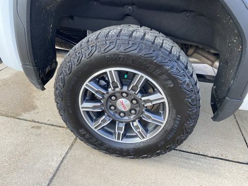 Used 2025 GMC Sierra 1500 AT4 AWD/4WD image 31