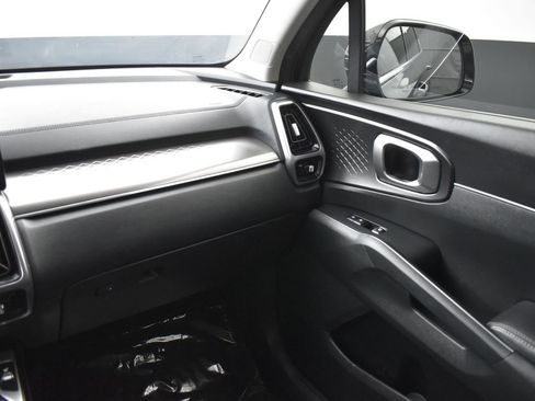 Used 2021 Kia Sorento S image 15