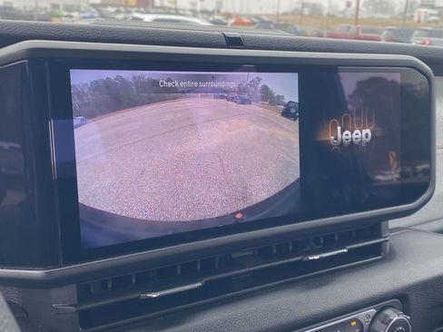 Used 2025 Jeep Wrangler Sport image 18