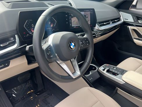 Used 2025 BMW X1 xDrive28i w/ Premium Package AWD/4WD image 4