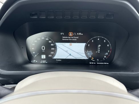 Used 2016 Volvo XC90 T6 Momentum w/ Momentum Plus Package image 22