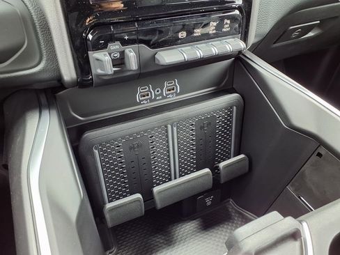 New 2026 RAM 2500 Big Horn AWD/4WD image 9