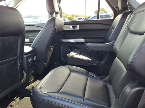 Used 2023 Ford Explorer XLT w/ Equipment Group 202A image 10