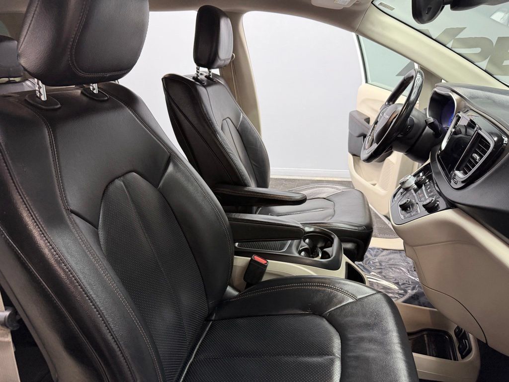 Used 2018 Chrysler Pacifica Touring-L Plus w/ Advanced Safetytec Group FWD image 49