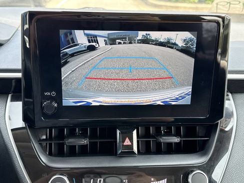 Used 2025 Toyota Corolla LE FWD image 17