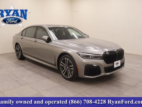 Used 2022 BMW 750i xDrive w/ Executive Package image 2