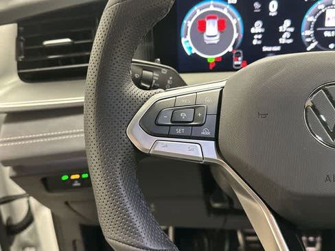 New 2026 Volkswagen Tiguan SE R-Line image 9