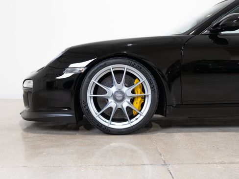 Used 2010 Porsche 911 GT3 RWD image 5