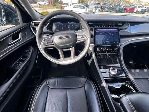 Used 2023 Jeep Grand Cherokee L Limited w/ Luxury Tech Group II image 17