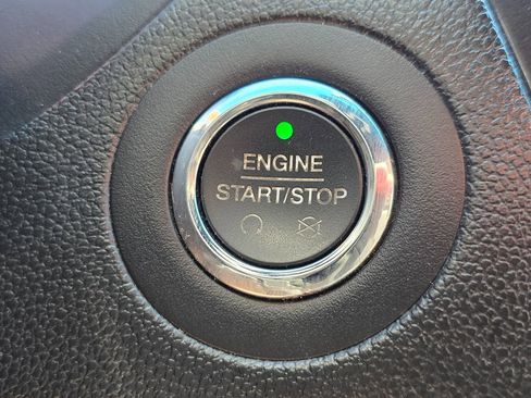 Used 2017 Ford Explorer XLT image 34