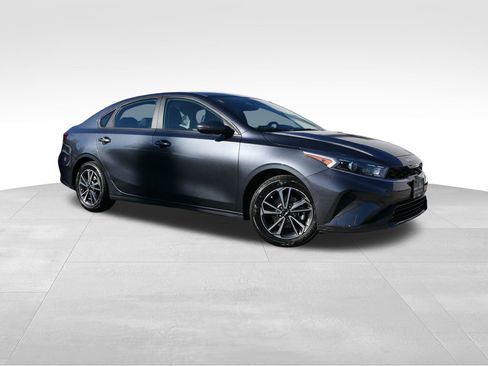 Used 2023 Kia Forte LXS image 30
