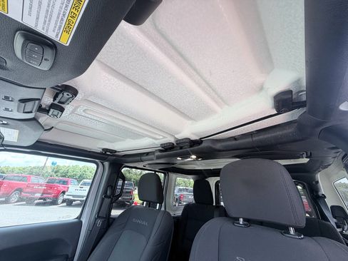 Used 2020 Jeep Wrangler Unlimited Sahara AWD/4WD image 11