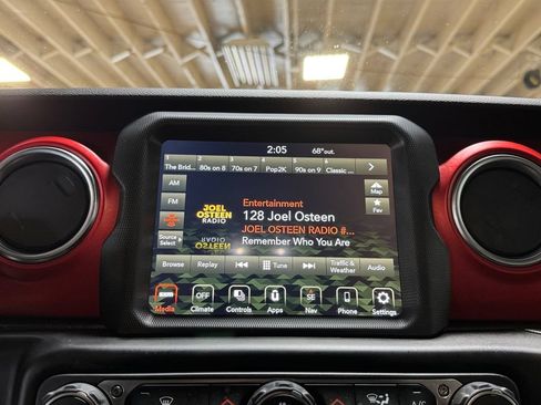 Used 2022 Jeep Wrangler Unlimited Rubicon AWD/4WD image 17