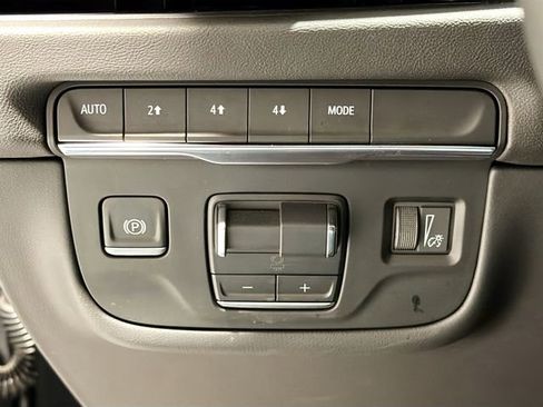 Used 2025 Cadillac Escalade ESV Premium Luxury image 10