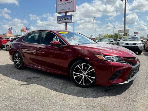 Used 2018 Toyota Camry SE w/ Convenience Package FWD image 2