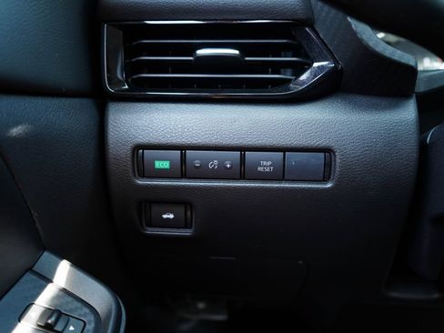 Used 2025 Nissan Sentra SV FWD image 30
