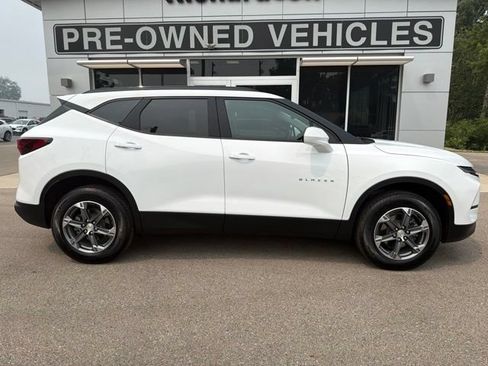 Used 2024 Chevrolet Blazer LT w/ Convenience Package FWD image 2