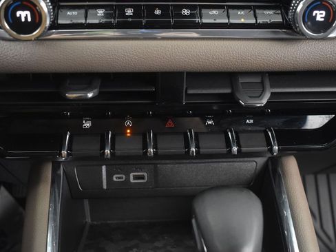 Used 2024 GMC Canyon Denali AWD/4WD image 24