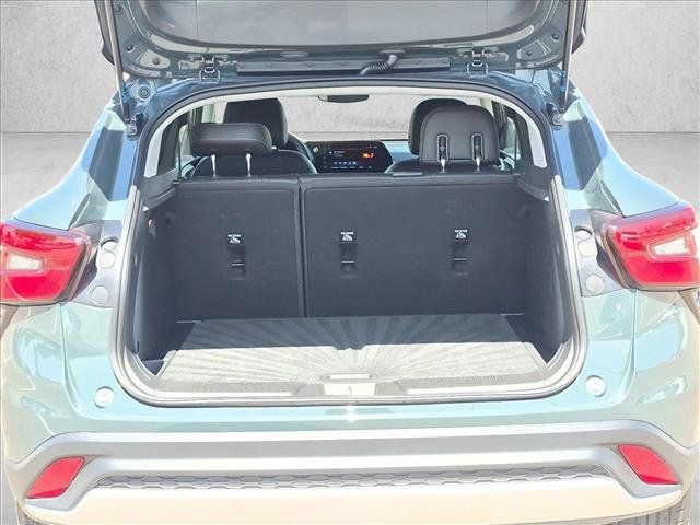 Used 2025 Chevrolet Trax LT w/ LT Convenience Package FWD image 6