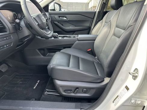Certified 2025 Nissan Rogue SL w/ Tech Package image 10