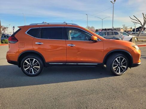 Used 2019 Nissan Rogue SL w/ Premium Package image 3