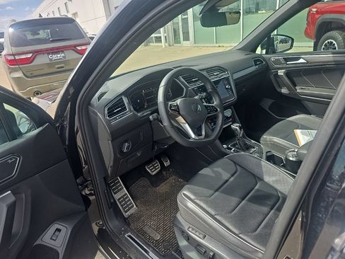 Used 2022 Volkswagen Tiguan SEL R-Line AWD/4WD image 6