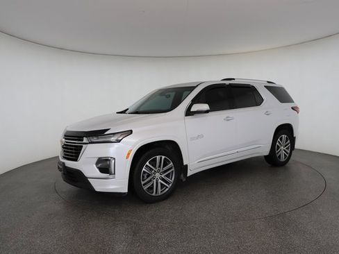 Used 2024 Chevrolet Traverse High Country image 3