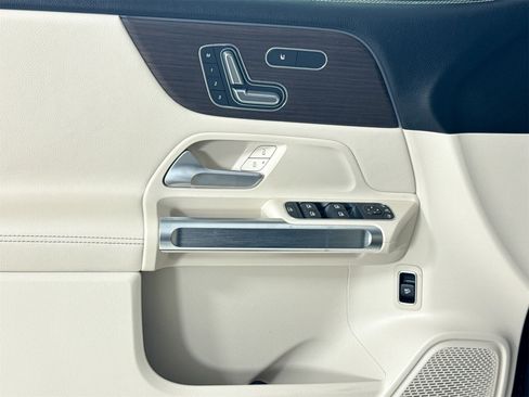 New 2025 Mercedes-Benz GLB 250 4MATIC image 18