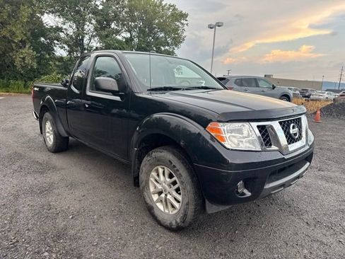 Used 2017 Nissan Frontier SV w/ SV Value Truck Package AWD/4WD image 3