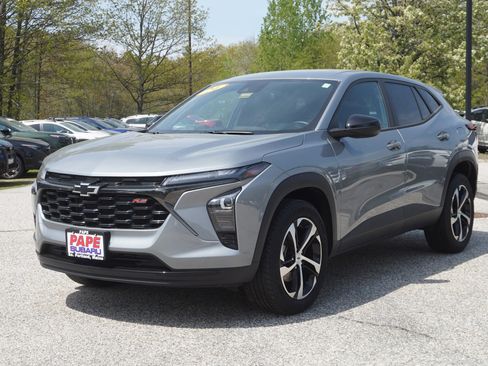Used 2024 Chevrolet Trax RS FWD image 1